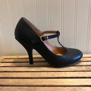Black T strap pumps